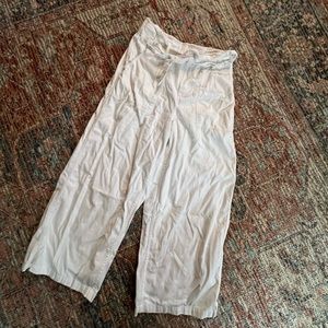 Large cropped American Eagle linen pants